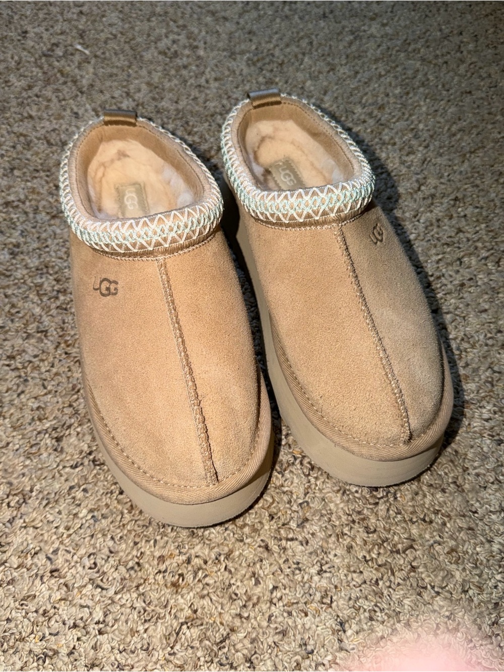 UGG Tan Suede platform tasman, size 6
